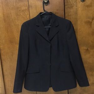 Absolutely gorgeous black jacket!